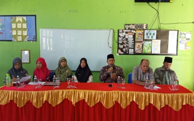NAHKODA BARU, SEMANGAT BARU: BAPAK SAMSUL LAILI PIMPIN RAPAT PERSIAPAN TAHUN AJARAN BARU MTsN 4 JEMBRANA